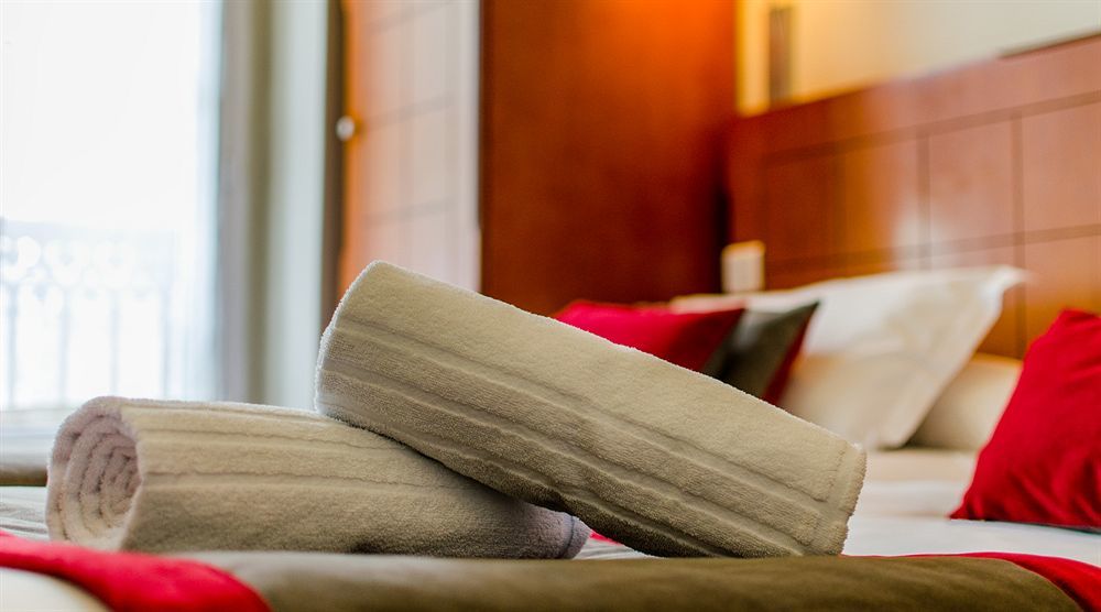 Hotel Pilime Parigi Esterno foto